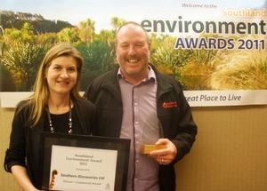 Southern Discoveries' Anita Golden (L) and John Robson (R) with Southland Environment Award